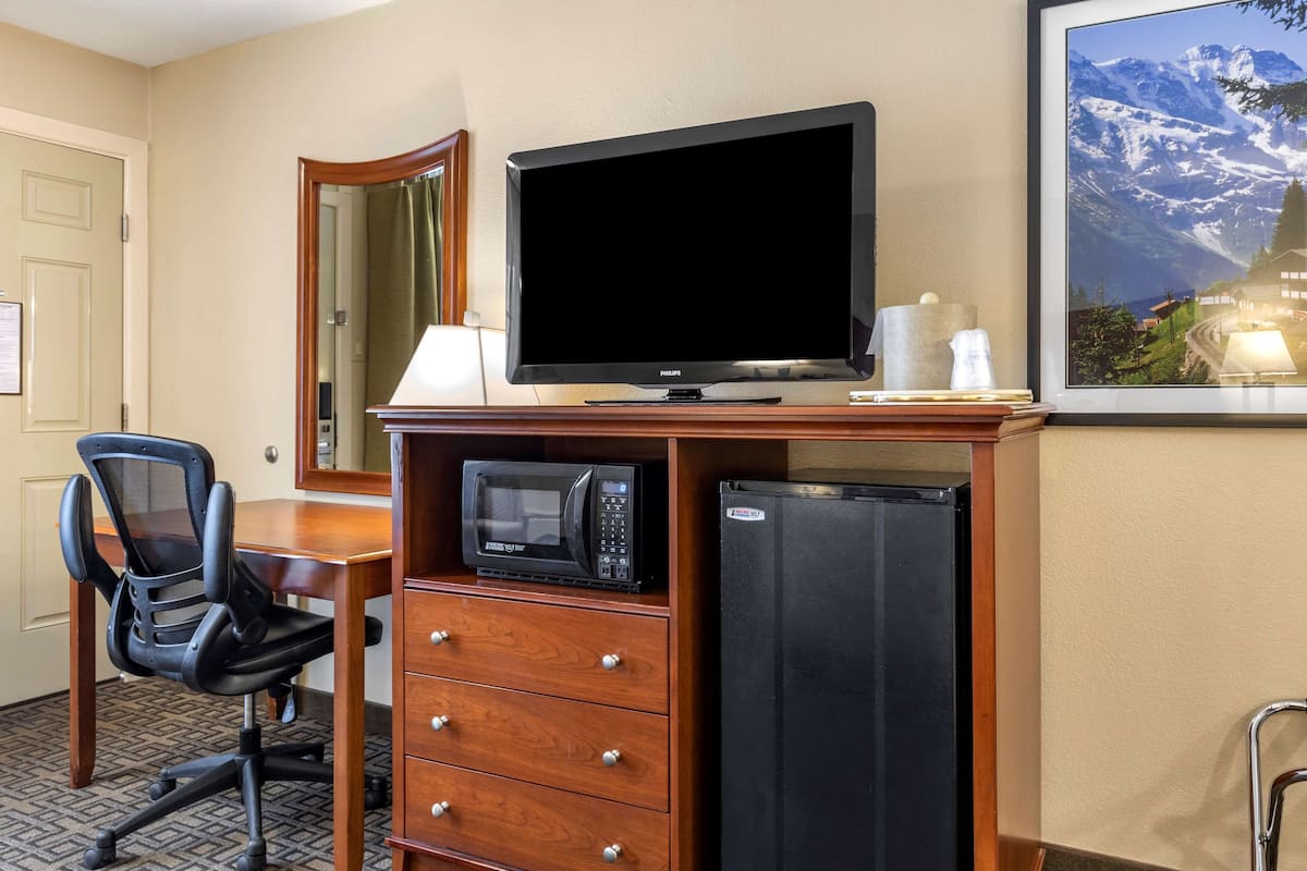 premium bedding, pillow-top beds, iron/ironing board