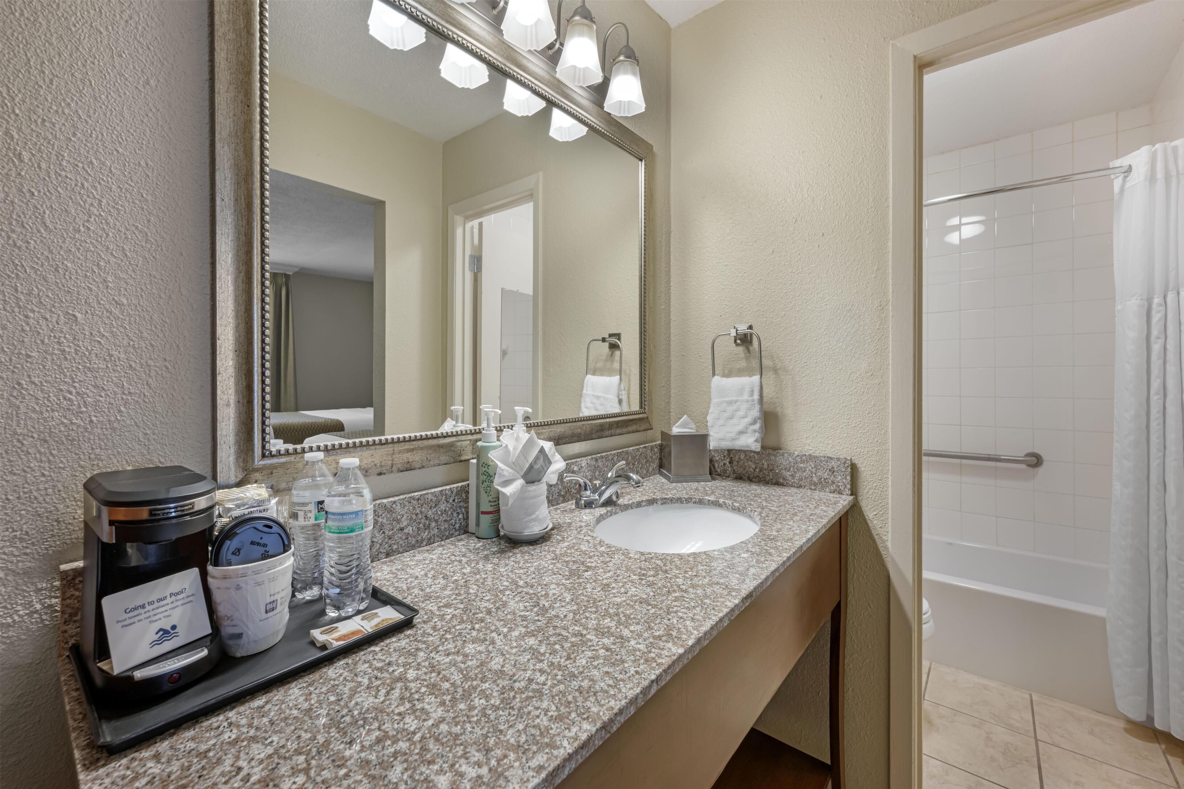 Combined shower/bathtub, free toiletries, hair dryer, towels