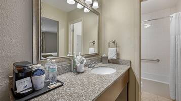 Combined shower/bathtub, free toiletries, hair dryer, towels