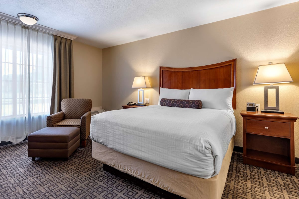 Premium bedding, pillow-top beds, iron/ironing board