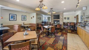 A restaurant with booths, tables, and a bar area. - Best Western Swiss Clock Inn (Pecos)