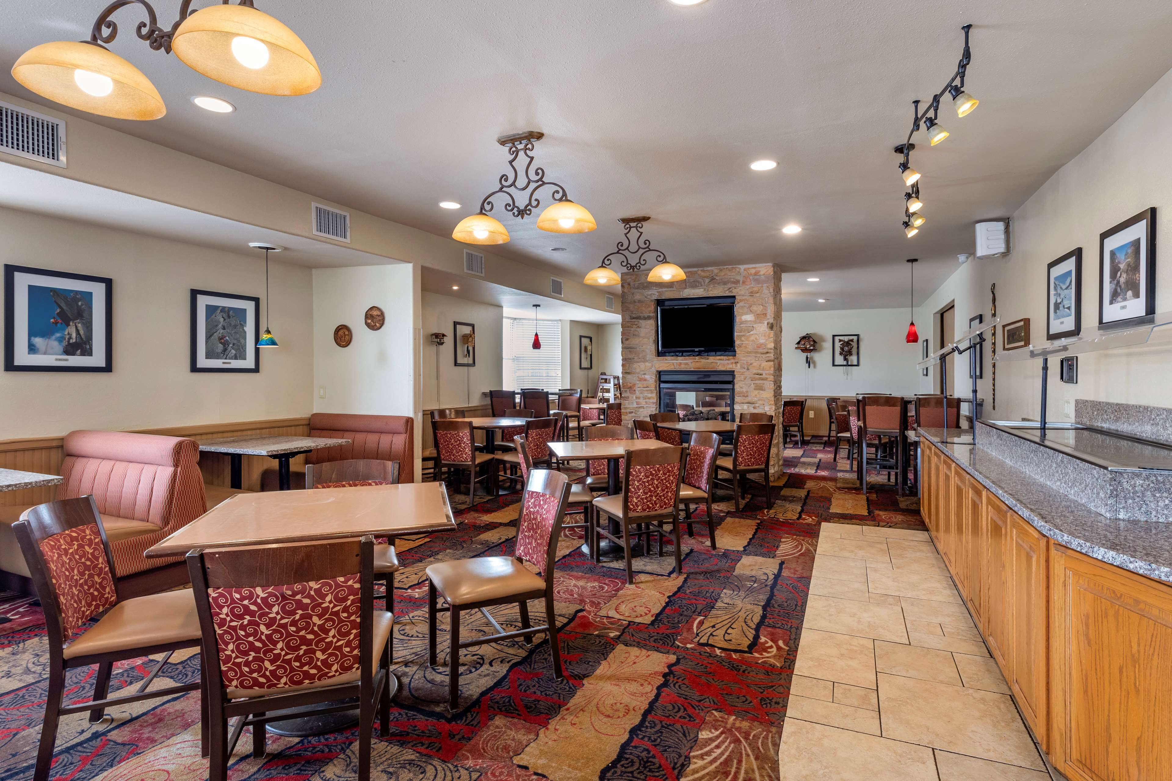 free daily full breakfast