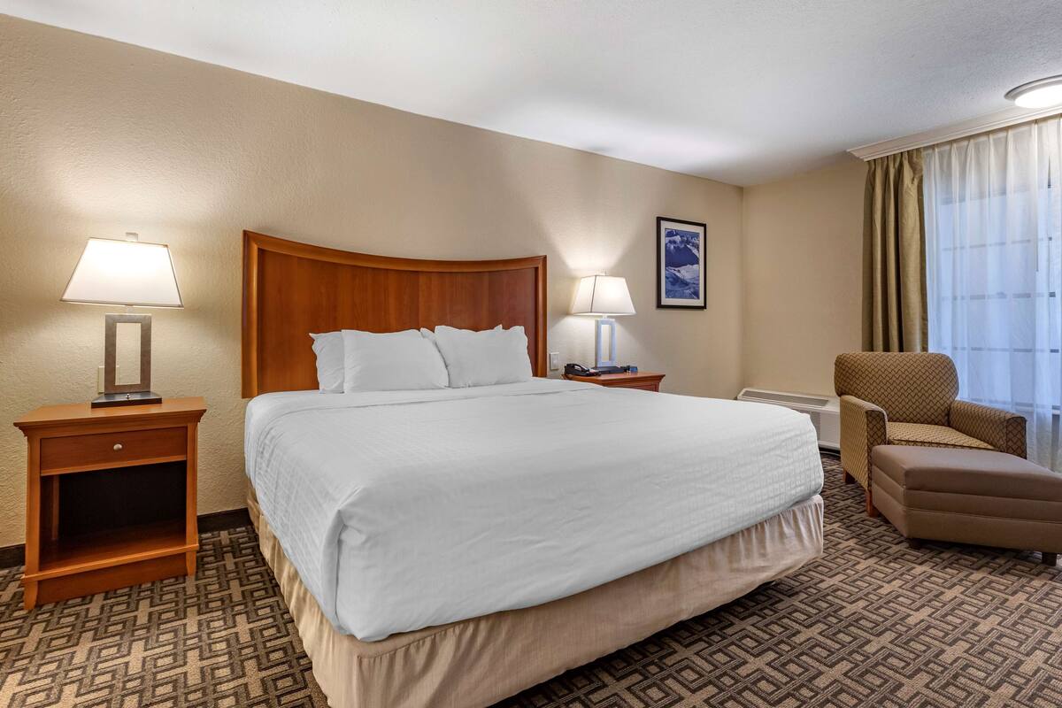 Premium bedding, pillow-top beds, iron/ironing board