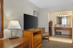 Premium bedding, pillowtop beds, laptop workspace, iron/ironing board - Best Western Swiss Clock Inn (Pecos)