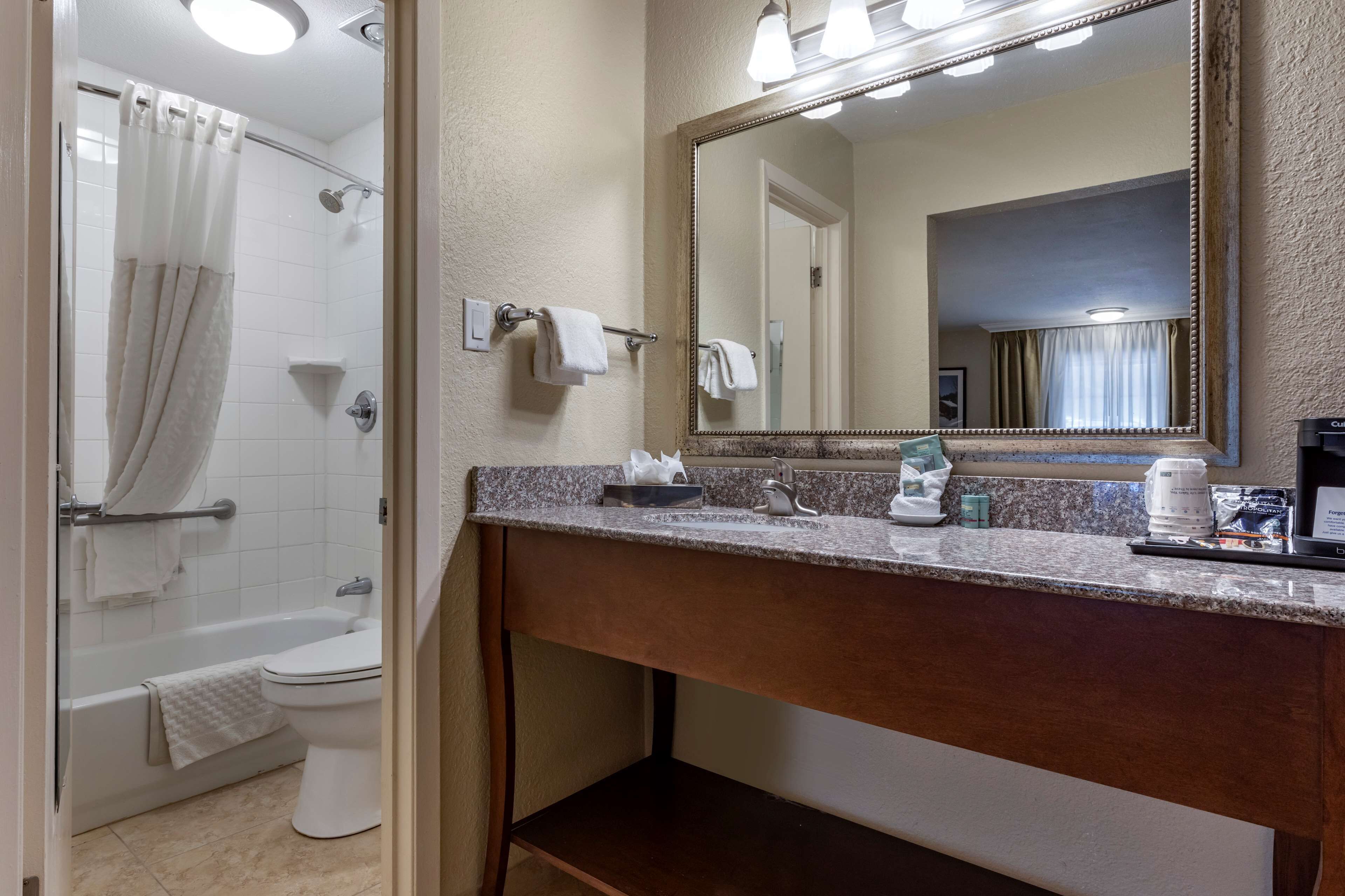 combined shower/bathtub, free toiletries, hair dryer, towels