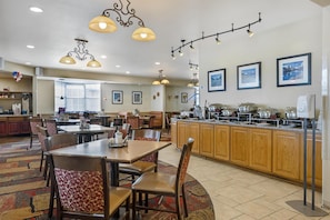 Free daily full breakfast  - Best Western Swiss Clock Inn (Pecos)
