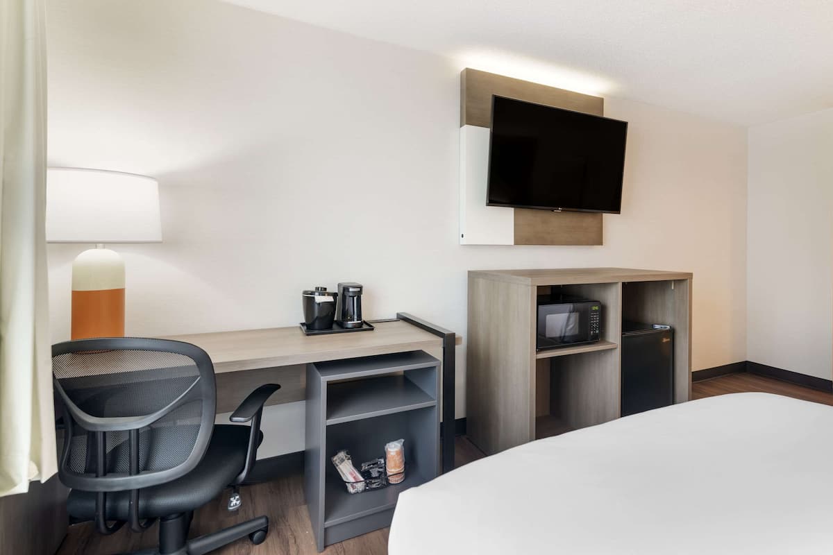 Standard Double Room, 2 Double Beds, Non Smoking | Desk, iron/ironing board, free cribs/infant beds, free WiFi