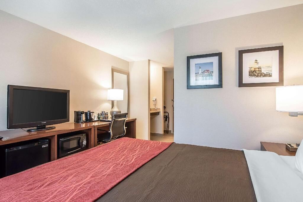 Desk, iron/ironing board, free cribs/infant beds, free WiFi