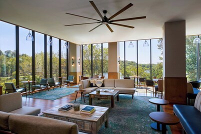 Merriweather Lakehouse, Autograph Collection