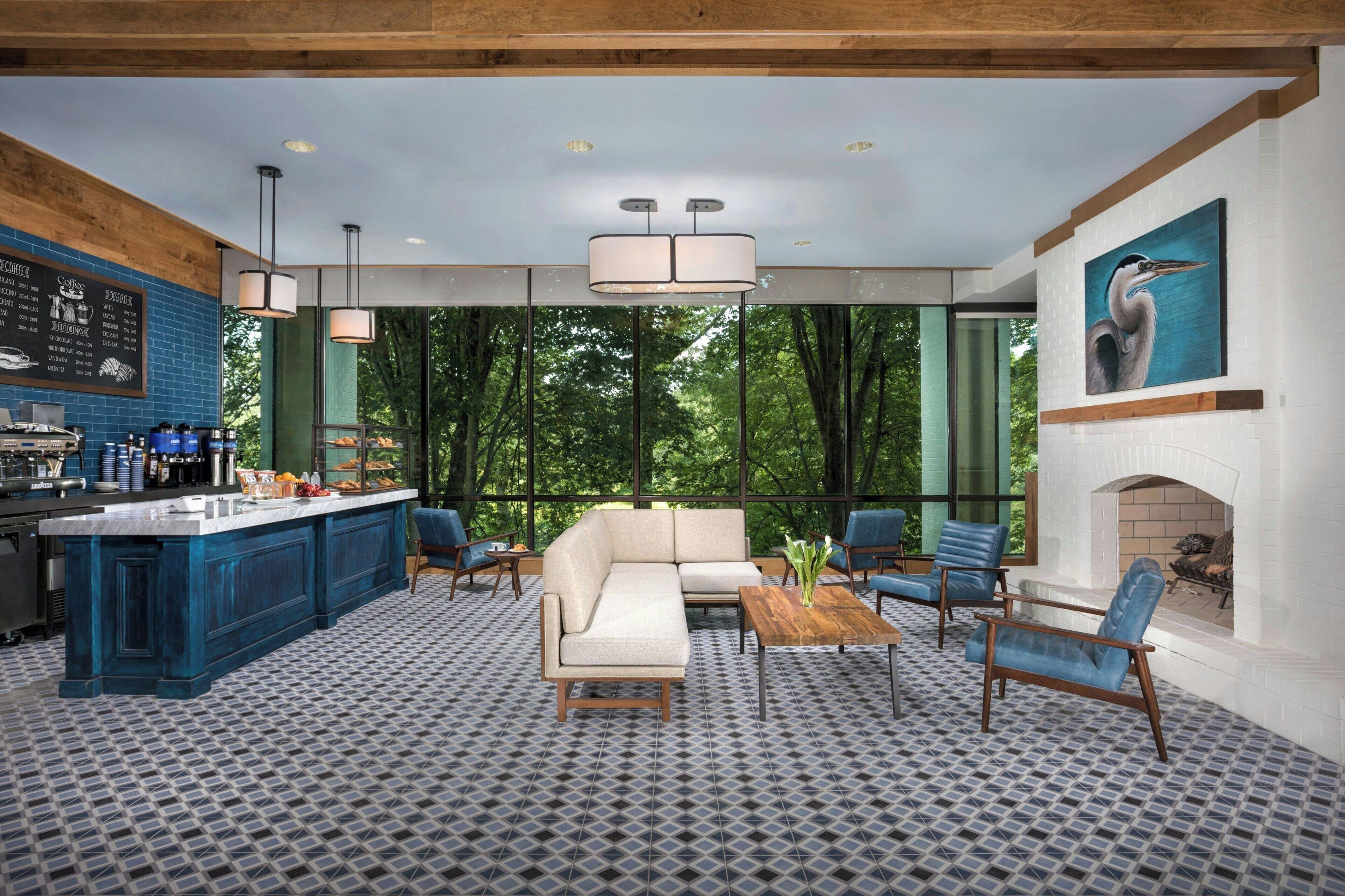 breakfast, lunch and brunch served