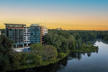 Merriweather Lakehouse, Autograph Collection