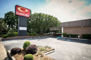 Exterior - OYO Hotel Sumter SC Downtown (Sumter)