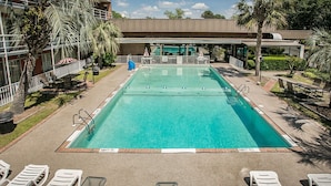 Pool - OYO Hotel Sumter SC Downtown (Sumter)