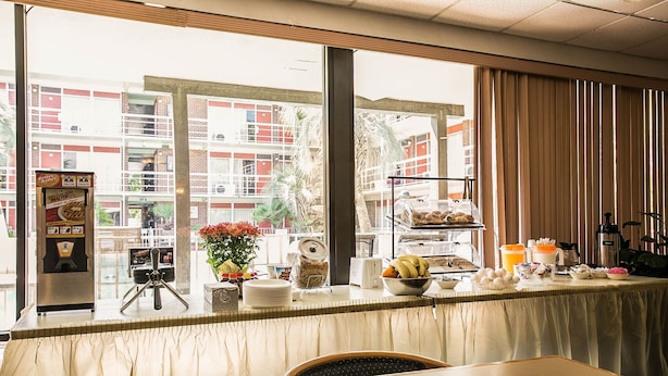 Dining - OYO Hotel Sumter SC Downtown (Sumter)