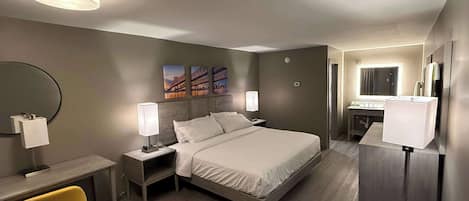 Combined shower/tub, free toiletries, hair dryer, towels