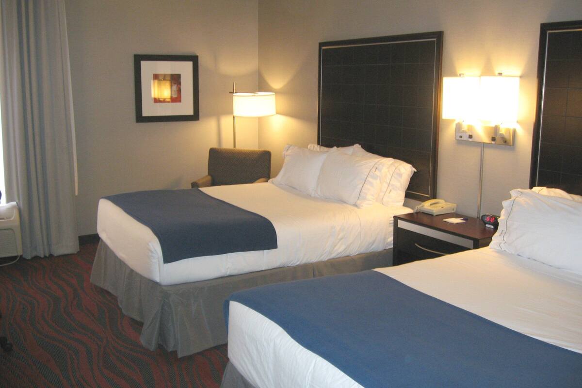 1 bedroom, desk, laptop workspace, blackout curtains