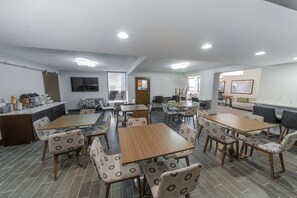 Free daily continental breakfast - Comfort Inn & Suites Wyomissing/Reading (Wyomissing)