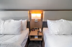 Desk, laptop workspace, iron/ironing board, free cribs/infant beds - Comfort Inn & Suites Wyomissing/Reading (Wyomissing)