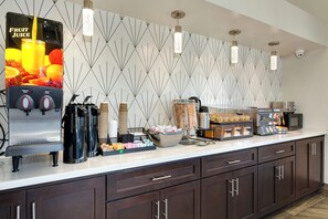 Breakfast buffet - Hotel Seville (Ontario)