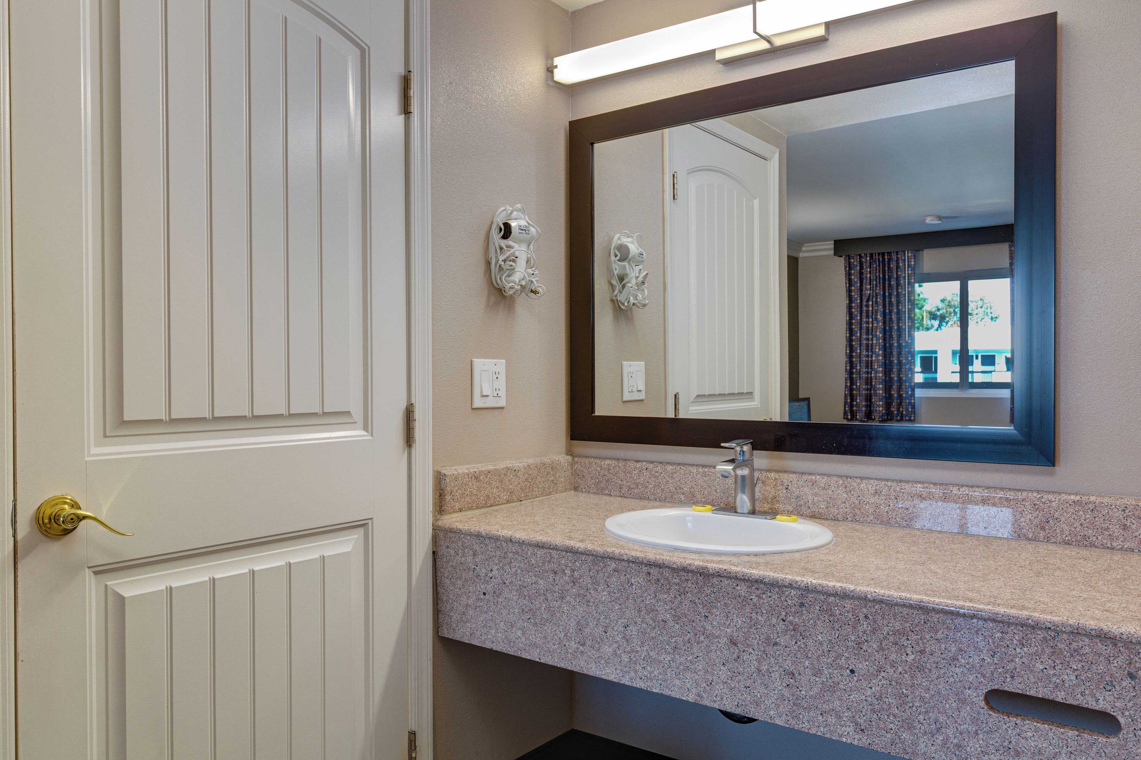 Photo - Hotel Seville - Ontario Airport/Chino