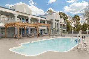 Piscine extérieure (ouverte en saison)