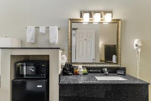 Standard Room, 1 King Bed, Non Smoking, Refrigerator (with Sofabed) | Bathroom | Combined shower/tub, hydromassage showerhead, hair dryer, towels