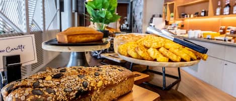 Daily buffet breakfast (EUR 16.50 per person)