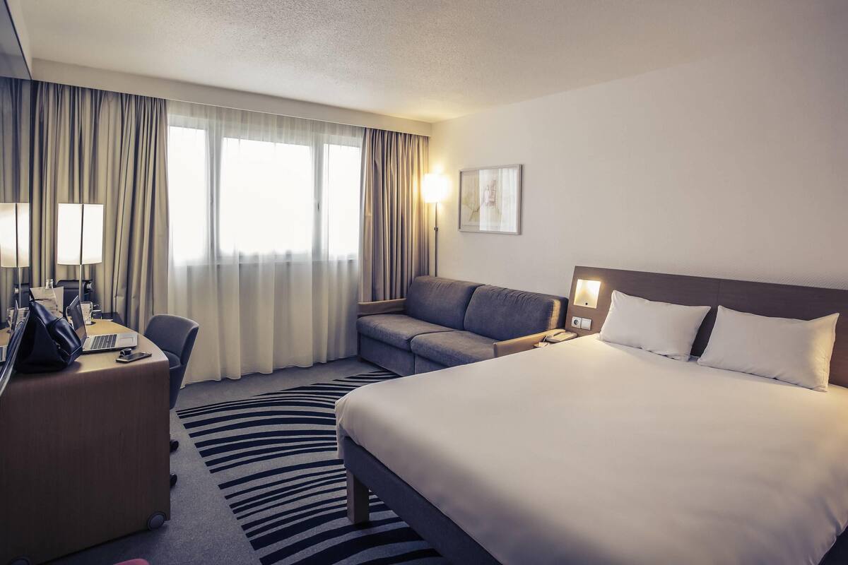 1 Schlafzimmer, hochwertige Bettwaren, Betten mit Memory-Foam-Matratzen