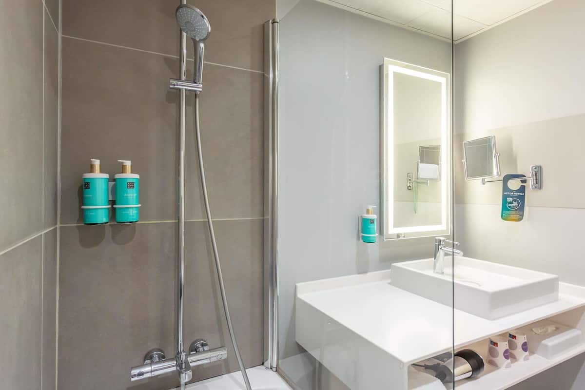 1 غرفة نوم وأغطية فراش متميزة وأسرّة بإسفنج يتكيف مع شكل الجسم وميني بار