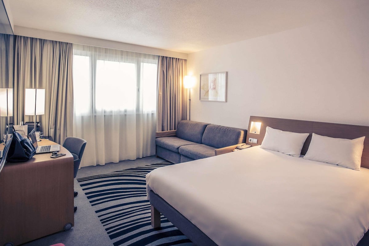 1 bedroom, premium bedding, memory-foam beds, minibar