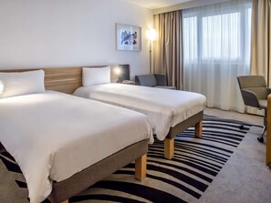 Standard Room, 2 Twin Beds | Premium bedding, memory foam beds, minibar, in-room safe