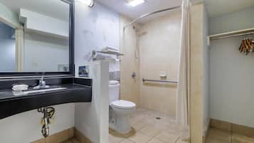 وحدات دش مع أحواض استحمام، مجففات شعر، مناشف