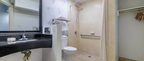 Combined shower/bathtub, hair dryer, towels