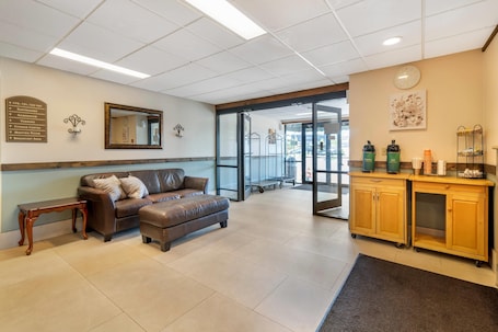 Lobby. Quality Inn at Bangor Mall