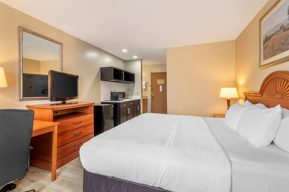 Desk, iron/ironing board, free cots/infant beds, free WiFi