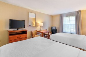 Standard-Doppelzimmer, 2 Doppelbetten, Nichtraucher | Schreibtisch, Bügeleisen/Bügelbrett, kostenlose Babybetten