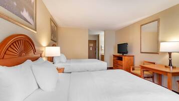 Standard-Doppelzimmer, 2 Doppelbetten, Nichtraucher | Schreibtisch, Bügeleisen/Bügelbrett, kostenlose Babybetten