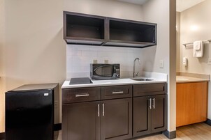 Escritorio, tabla de planchar con plancha y cunas gratuitas 