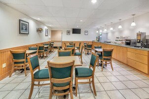 Tägliches inbegriffenes kontinentales Frühstück