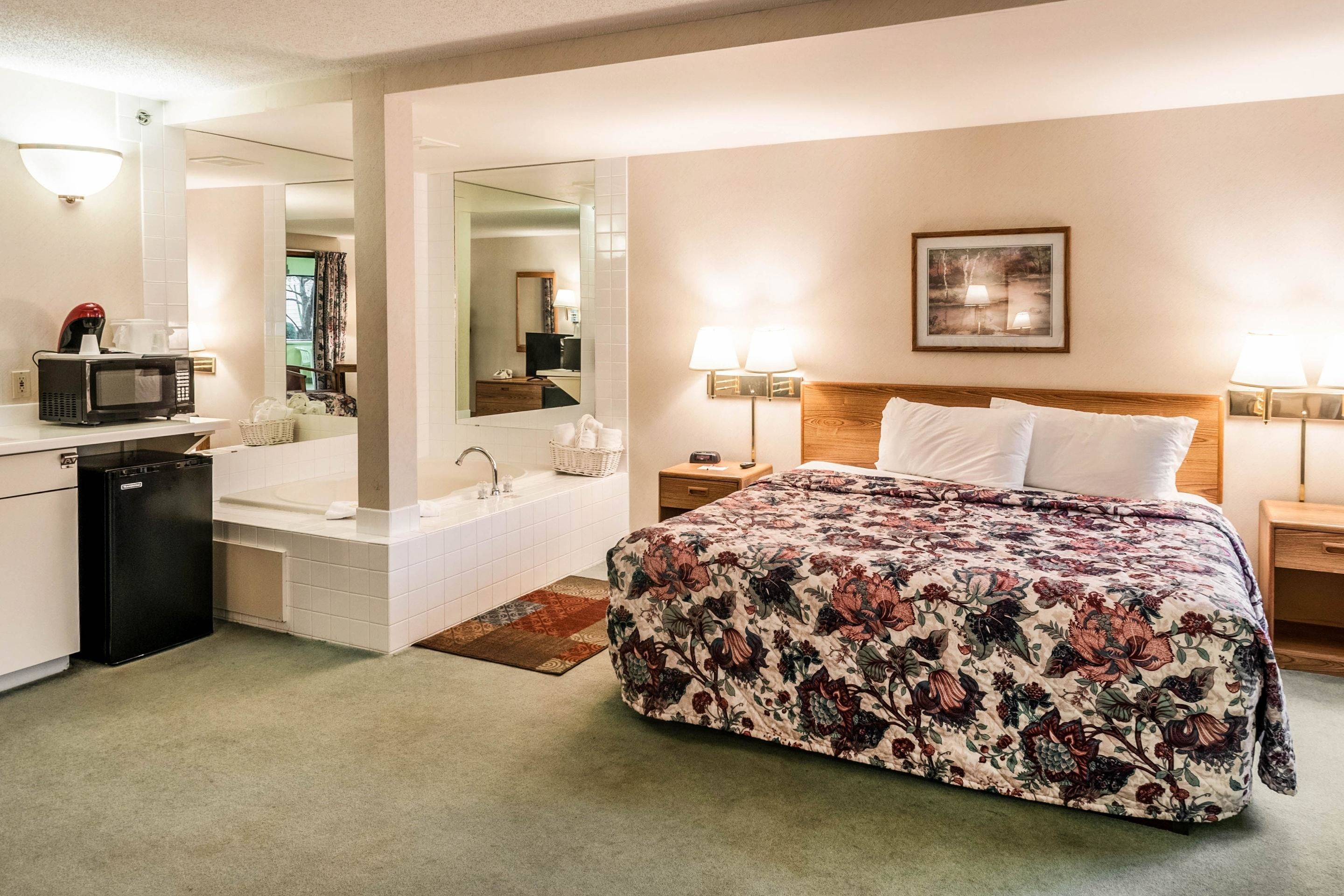 suite, 1 king bed, non smoking | iron/ironing board, rollaway beds, free wifi, bed sheets