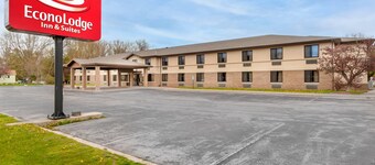 Econo Lodge Inn & Suites Oconto