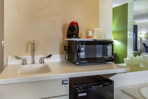 Iron/ironing board, rollaway beds, free WiFi, bed sheets