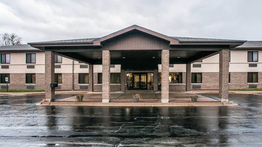 Econo Lodge Inn & Suites
