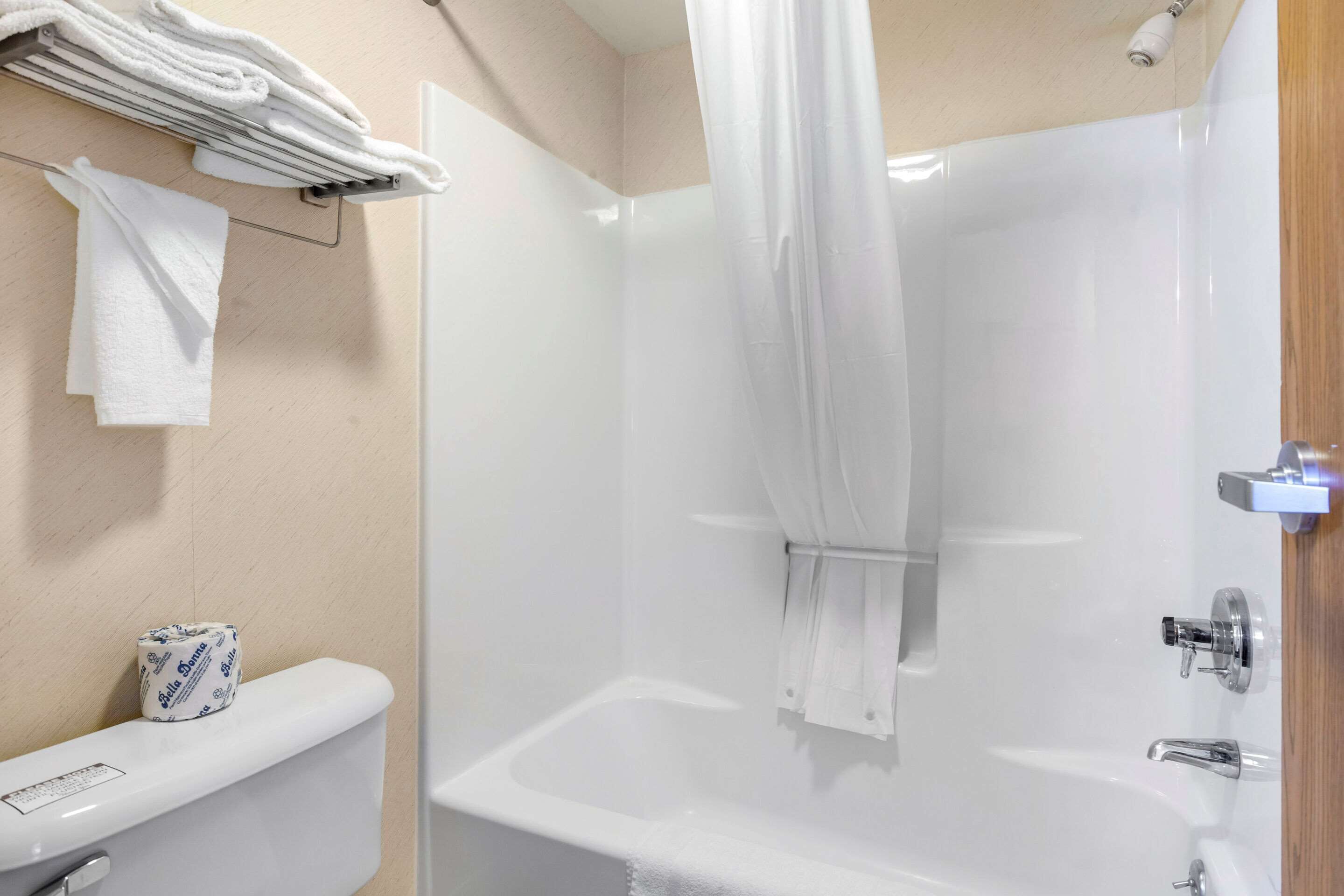 standard room, 2 queen beds, non smoking | bathroom | shower, hair dryer, towels