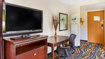 Suite, 1 King Bed, Non Smoking | Iron/ironing board, rollaway beds, free WiFi, bed sheets