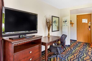 套房, 1 张特大床, 无烟房 | 熨斗/熨衣板、折叠床/加床（额外收费）、免费 WiFi、床单