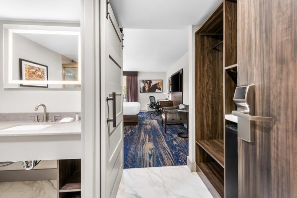 Free toiletries, hair dryer, towels - The Federal Hotel Downtown Carson City, an Ascend Collection Hotel (Carson City)