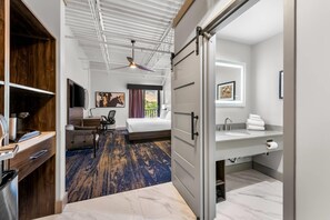 Ropa de cama hipoalergénica, escritorio, cortinas opacas