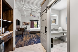 Ropa de cama hipoalergénica, escritorio, cortinas opacas