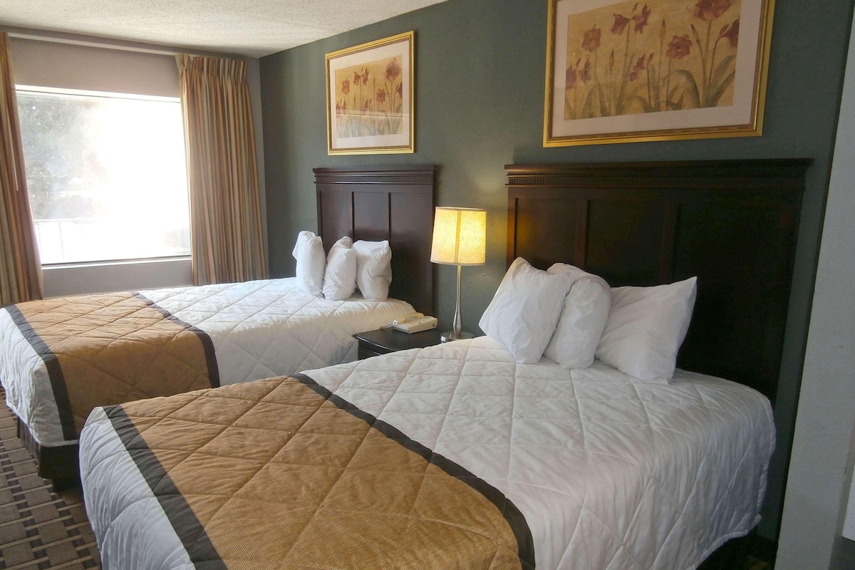 2 Double Beds Smoking